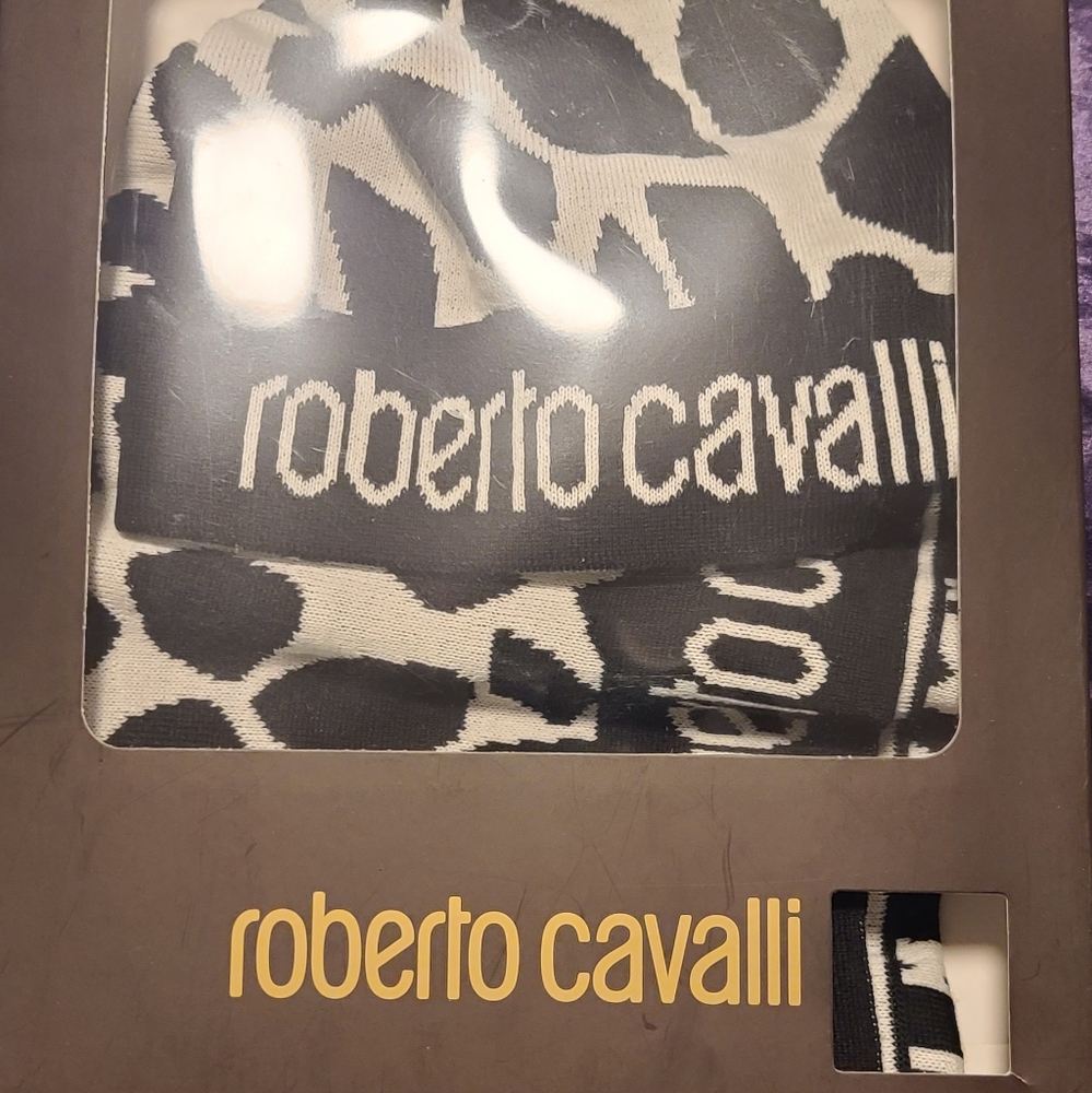 Scarf and hat Roberto Cavalli